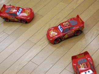 カチャウ 映画 カーズ さながらの豊かな表情 動きが楽しめるレーシングカー アルティメット ライトニング マックィーン 6月23日発売 映画がもっと面白くなる映画情報サイト ムビッチ