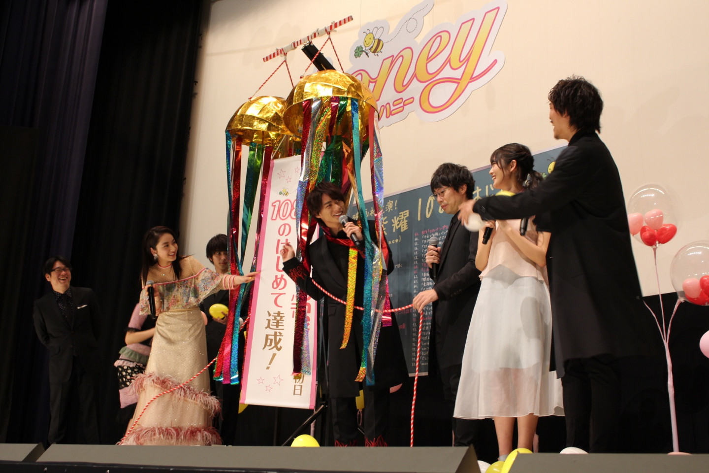 全起こし キンプリ平野紫耀 高橋優のなぞなぞにも天然炸裂 映画 Honey 初日舞台挨拶 全文掲載 ページ 3 5 映画がもっと面白くなる映画情報サイト ムビッチ
