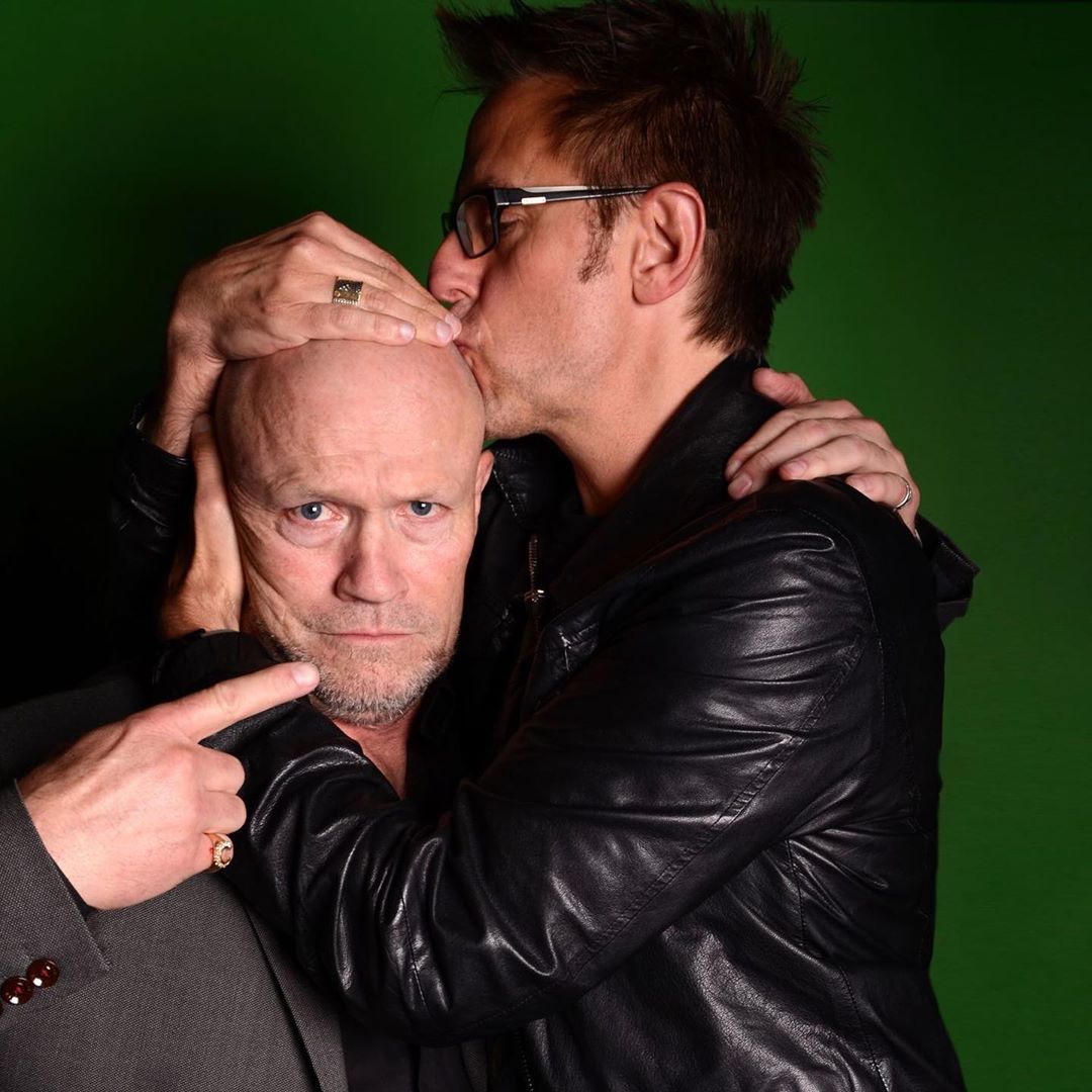 ガーディアンズ オブ ギャラクシー ジェームズ ガン監督 1ヶ月以上会ってない ヨンドゥ役マイケル ルーカーの誕生日を祝福 映画がもっと面白くなる映画情報サイト ムビッチ