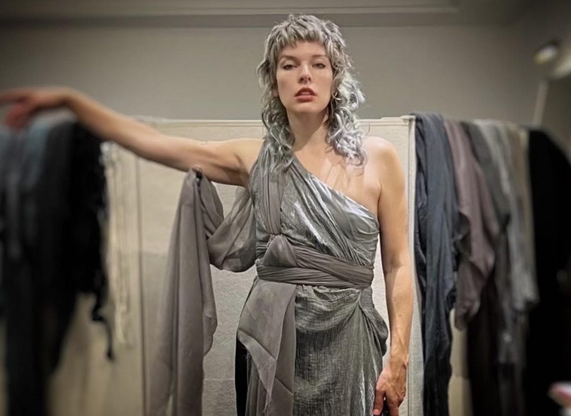 ミラ・ジョヴォヴィッチ、47歳のバースデー！3年ぶりとなる新作映画の